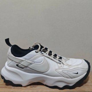 Zapatillas Nike Blancas y Negras