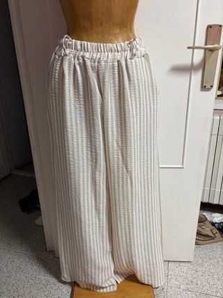Pantalón de rayas beige