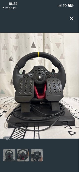 Volante Logitech con Pedales
