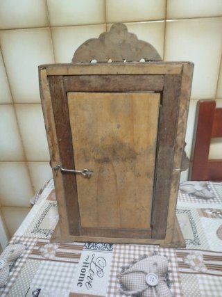 Vitrina de madera antigua