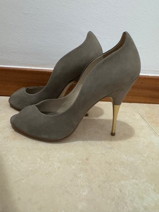 Zapatos de tacón gris