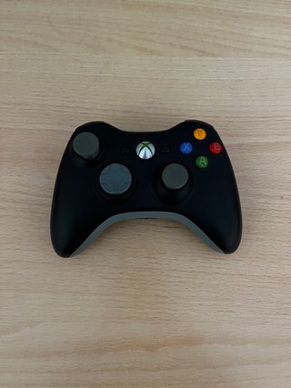Mando Xbox 360 Negro  (Detalle en tapa de pilas)