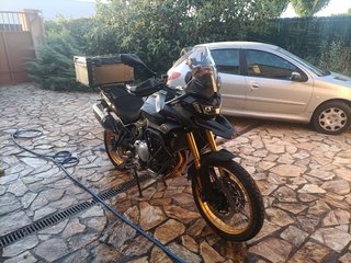 Moto Voge 900 DSX Negra y Dorada