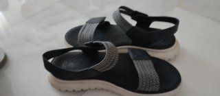 Sandalias mujer negras/blancas con cierre ajustado