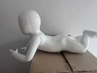 Maniquí Infantil de Resina