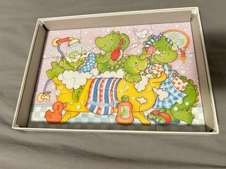 Puzzle 12 piezas dinosaurios baño