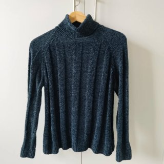 Jersey chenilla cuello alto gris azulado