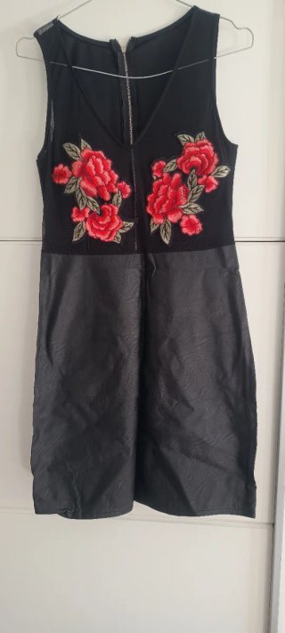 Vestido fiesta mujer negro con rosas rojas