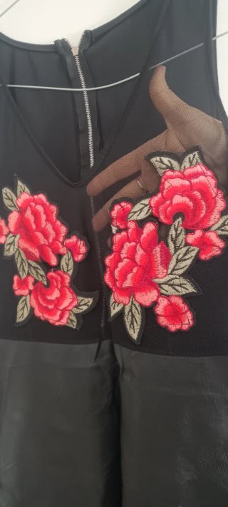Vestido fiesta mujer negro con rosas rojas