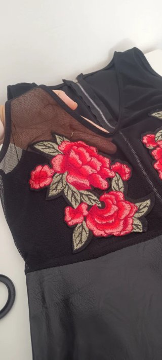 Vestido fiesta mujer negro con rosas rojas