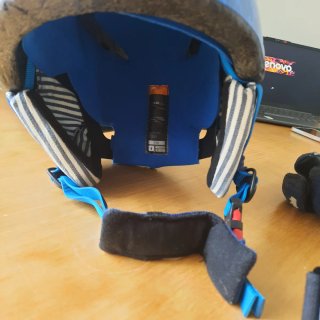 Set de Esquí: Casco, Gafas y Guantes Invicta