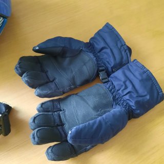Set de Esquí: Casco, Gafas y Guantes Invicta