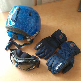 Set de Esquí: Casco, Gafas y Guantes Invicta
