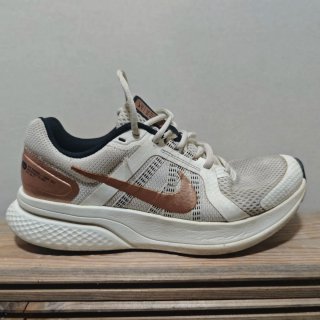 Zapatillas Nike Beige y Dorado