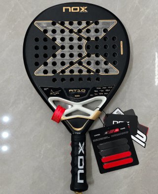 Pala de Pádel Nox AT10 Luxury Genius 18K 2026