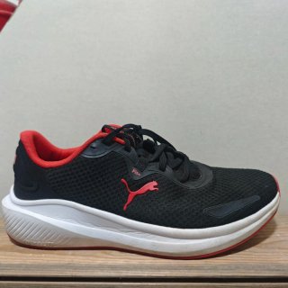 Zapatillas Deportivas Puma Negras y Rojas