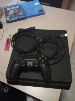 Consola PS4 Negra + Mando y Cables