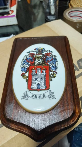 Metopa Madera Escudo Irun