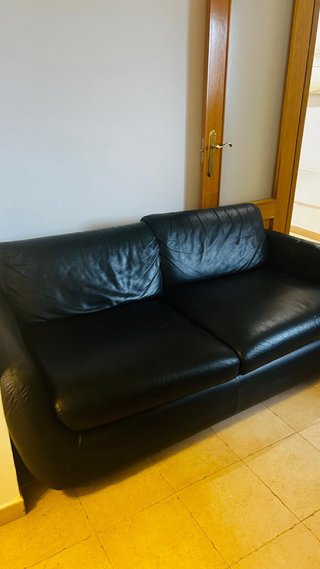 Poltrona in pelle nera