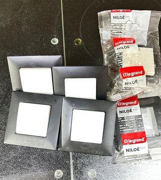 Lote 4 interruptores Legrand Niloé gris