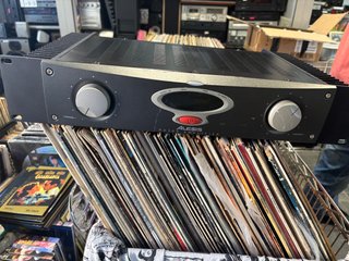 ALESIS RA300 AMPLIFICADOR