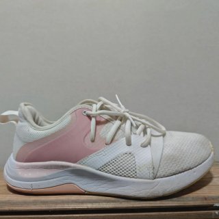 Zapatillas Deportivas Blancas y Rosas