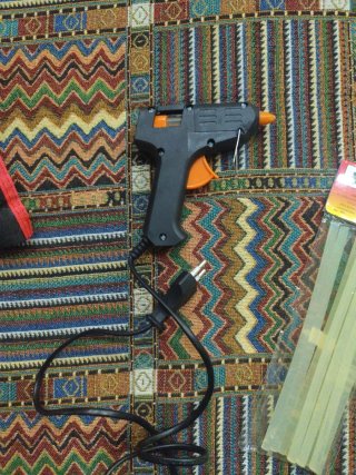 Pistola de silicona caliente con recambios