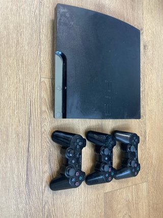 Consola PS3 con 3 mandos