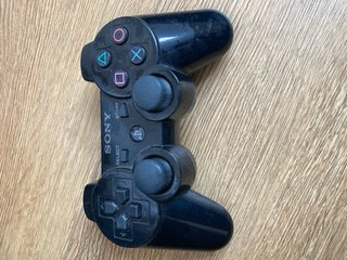 Consola PS3 con 3 mandos