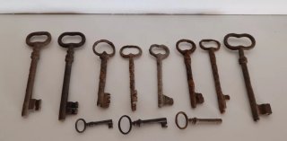 Lotto 11 chiavi antiche in ferro vintage