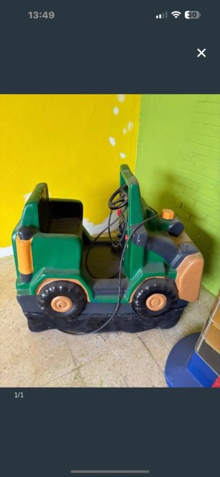 Coche mecánico infantil de juguete