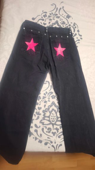 Pantalón Negro con Estampado de Estrellas