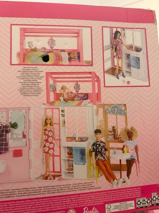 Casa di Barbie con accessori. Include bambola