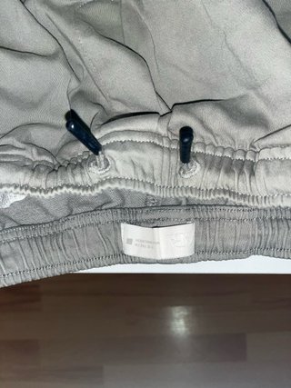 Pantalón cargo verde Zara