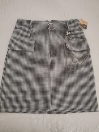 Falda de cuadros con cadena