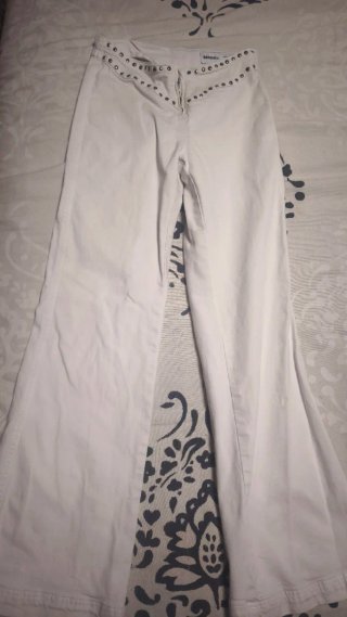 Pantalón Blanco con Tachuelas