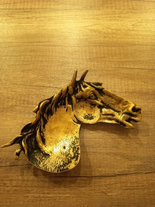 Cenicero con forma de cabeza de caballo