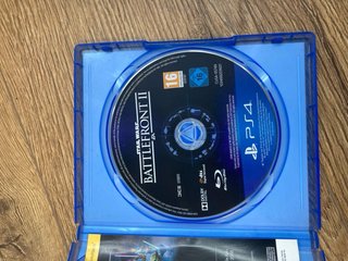 PS4 (PlayStation 4) con 2 mandos y 7 juegos