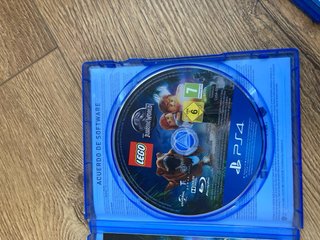 PS4 (PlayStation 4) con 2 mandos y 7 juegos