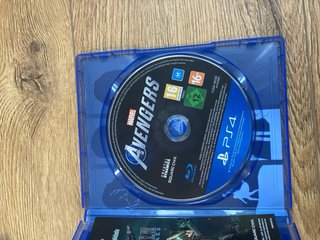 PS4 (PlayStation 4) con 2 mandos y 7 juegos