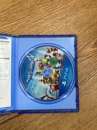 PS4 (PlayStation 4) con 2 mandos y 7 juegos
