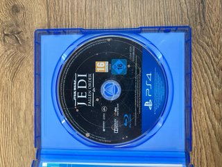 PS4 (PlayStation 4) con 2 mandos y 7 juegos