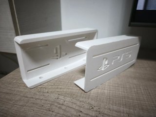Soporte PS5 bajo mueble