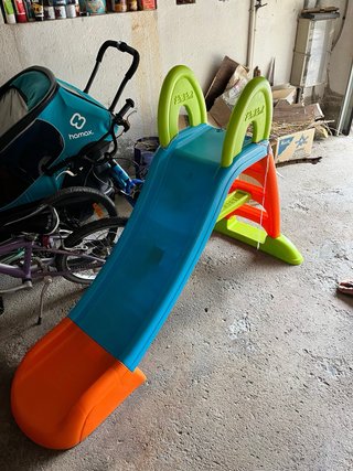 Tobogán acuático infantil azul y naranja