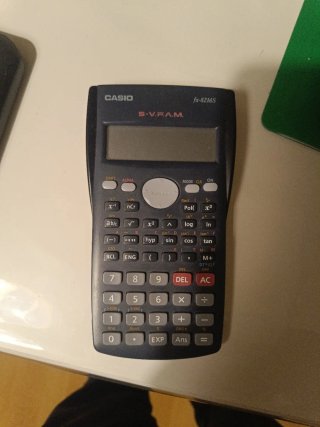 Calculadora Científica Casio fx-82MS