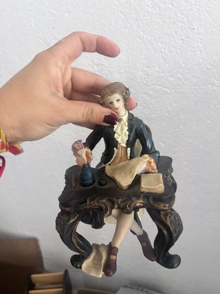 Figura antigua de escritorio