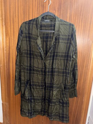 Sobretodo de cuadros Zara verde y negro