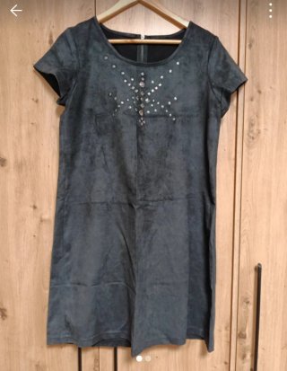 Vestido con Tachuelas tela parecida a antelina