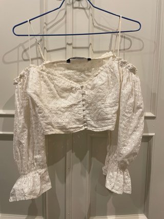 Blusa crop bordada mangas abullonadas