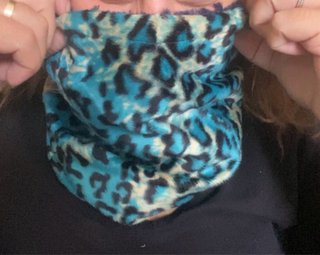 Cuello de Pelo Estampado Leopardo Azul